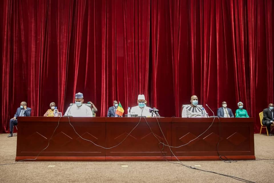 En instruisant au Chef du Gouvernement de procéder à l’application immédiate de l'article 39, le Président de la République, Chef de l'État met fin à la crise scolaire.