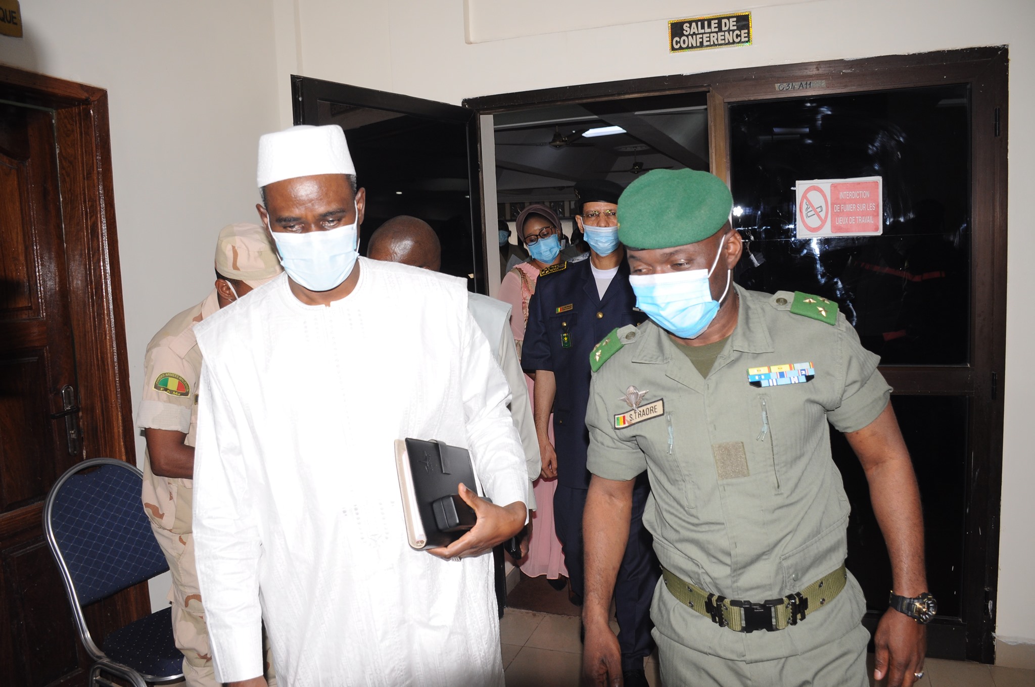 Cérémonie de passation de service entre les Généraux de Division Salif Traoré et Bemba Moussa Kéïta