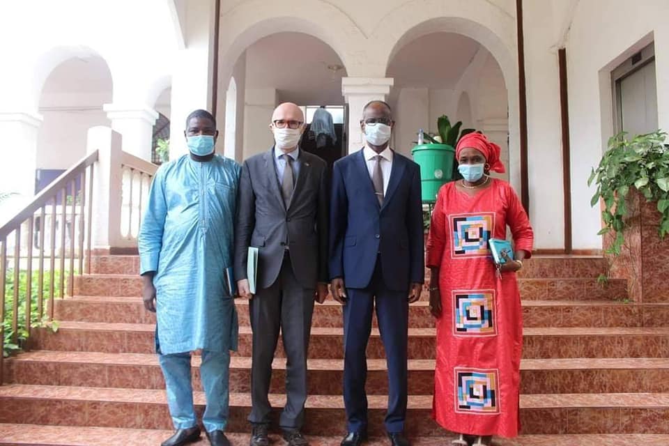 Le Secrétaire Général du Ministère des Affaires Étrangères et de la Coopération Internationale, S.E.M. Boubacar Gouro DIALL a reçu, ce vendredi 04 septembre, S.E.M. Bart OUVRY, Ambassadeur et Chef de Délégation de l’Union Européenne au Mali.
