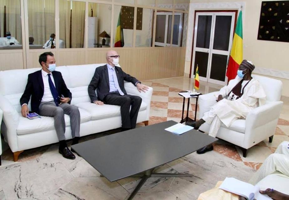 AUDIENCE | Le Premier ministre, Moctar OUANE, a reçu SEM Bart Ouvry, Ambassadeur de l’Union Européenne au Mali.