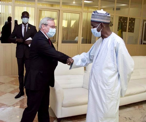 AUDIENCE | Le Premier ministre Moctar Ouane, a reçu en audience l’Ambassadeur de France au Mali.