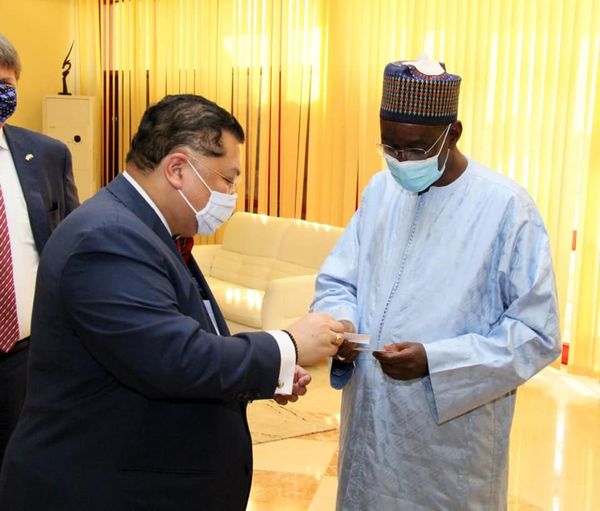 AUDIENCE | DIPLOMATIE : L'Envoyé Spécial des États-Unis pour la région du Sahel en Afrique, Dr Peter Pham a été reçu en audience ce jeudi 1er octobre 2020 par le Premier ministre, Chef du Gouvernement, M. Moctar Ouane.