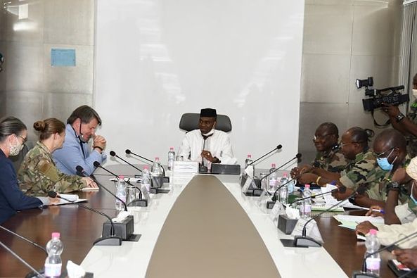 Coopération Mali-USA : le Ministre de la Défense et des Anciens Combattants reçoit l’ambassadeur des Etats Unis
