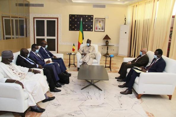 La coopération Mali-Togo au beau fixe: Le Ministre togolais des Affaires Etrangères, de l’Intégration Africaine et des Togolais de l’Extérieur, M.Robert Dussey a été reçu, ce lundi 19 octobre 2020, par le Chef du Gouvernement, M.Moctar Ouane.