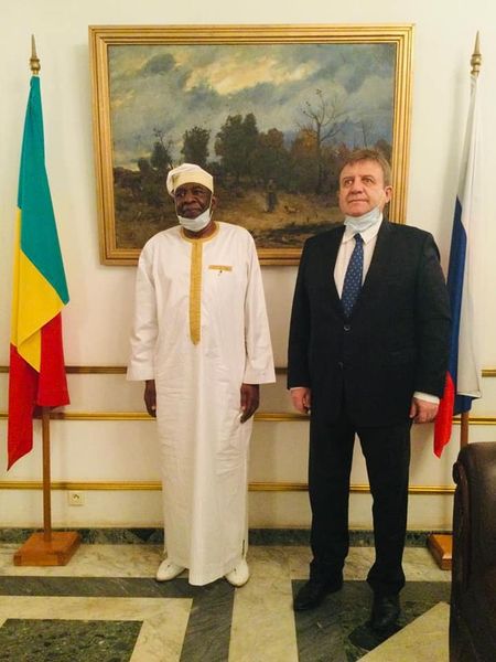 Visite du président Dr CHEICK MODIBO DIARRA auprès de son excellence Monsieur l’Ambassadeur de la RUSSIE au MALI