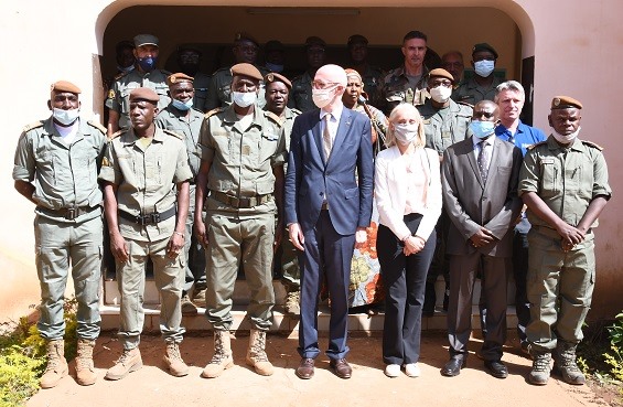 Coopération : Du matériel roulant pour la Garde