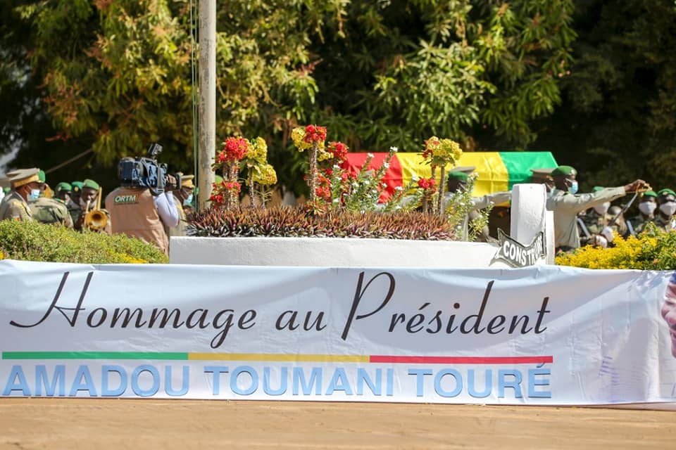 Le Mali rend un dernier hommage à son ancien président Amadou Toumani Touré