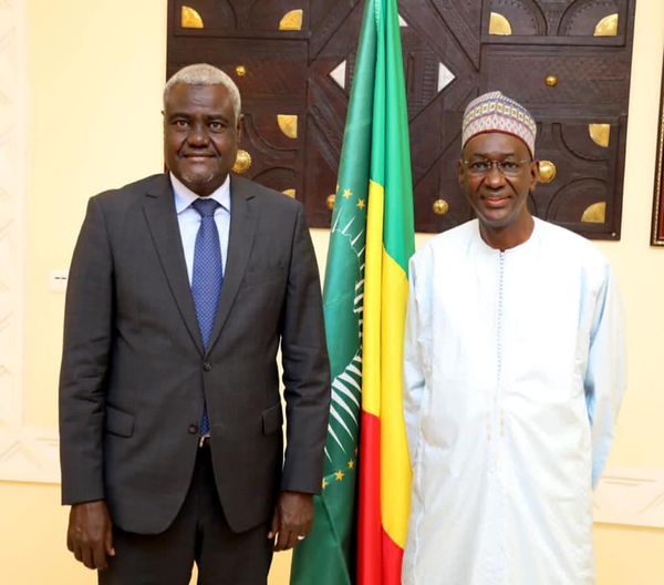 Le Premier ministre, M. Moctar Ouane reçoit M. Moussa Faki Mahamat, Président de la Commission de l’Union africaine