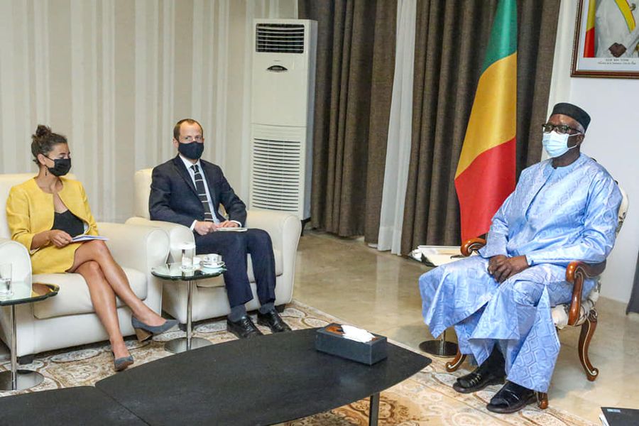 Son Excellence Monsieur Bah N'DAW, Président de la Transition, Chef de l'État, a reçu en audience ce vendredi 20 novembre 2020, M. Clem NAYLOR, Envoyé Spécial du Royaume-Uni de Grande-Bretagne pour le Sahel venu témoigner la consolidation de leu