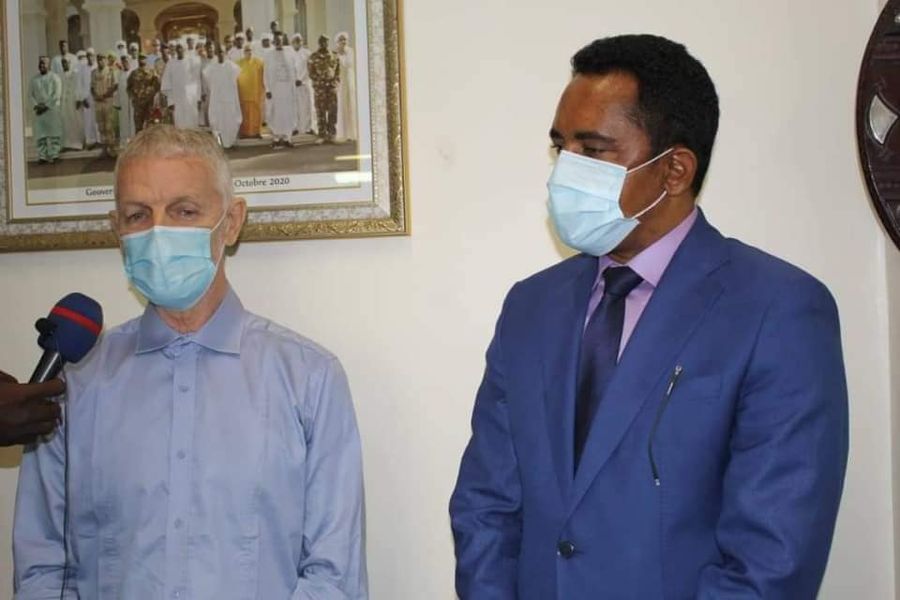 Audience du ministre de la Jeunesse et des Sports, M. Mossa Ag ATTAHER avec le Coordinateur du Programme de Gouvernance Locale Redevable (PGLR), M. Pierre Gravel