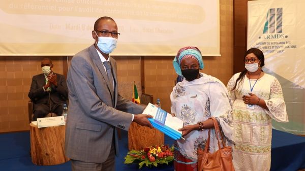 Renforcement du système de contrôle de la Commande publique : remise officielle du Référentiel pour l’audit de conformité de la commande publique aux acteurs de la commande publique.