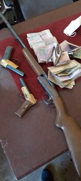 Commissariat de police du 7ème arrondissement de Bamako : Un individu en possession d’une arme de fabrication artisanale et son fournisseur aux arrêts