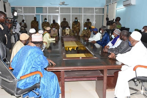 Le Ministre de la Défense et des Anciens Combattants poursuit ses prises de contact