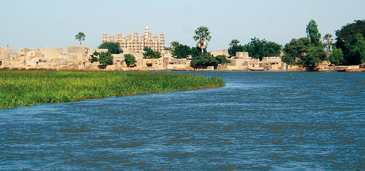 Nettoyage du fleuve Niger : le ministre Bernadette Keita donne le coup d’envoi