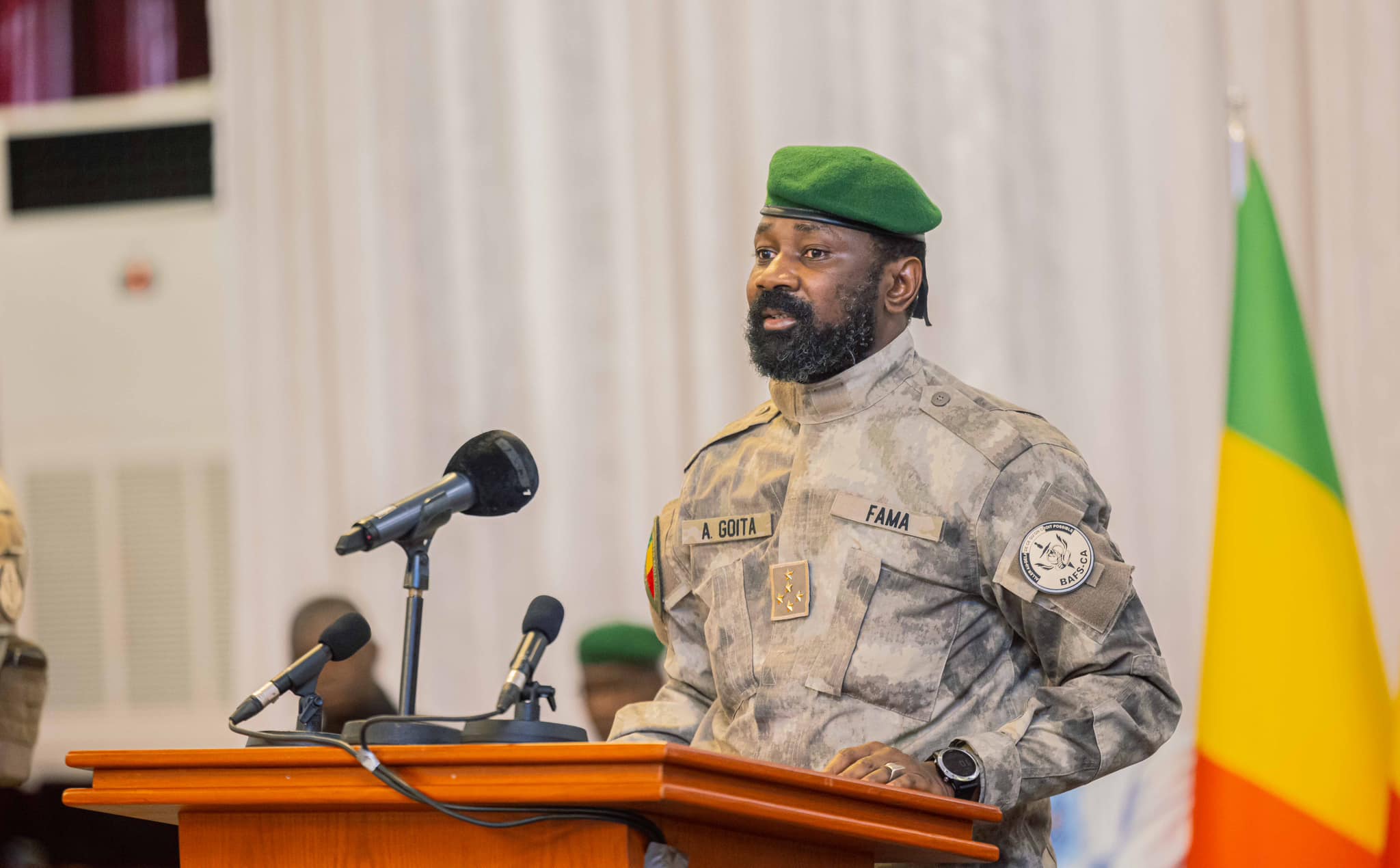 En exil, l'ex-premier Boubou Cissé lance un appel à une concertation nationale