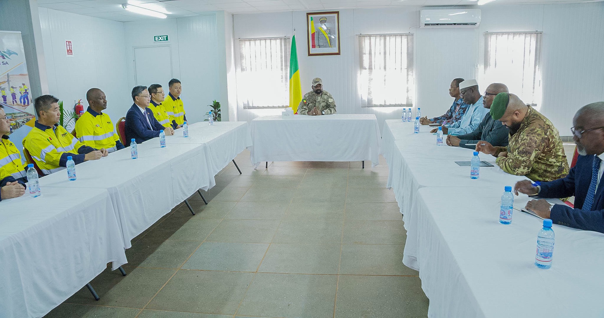 Le Président de la Transition accorde une audience au PDG de la société Ganfeng 