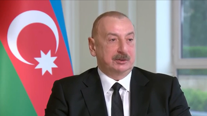 «Dictature» et «État en faillite» : le président azerbaïdjanais dénonce la politique d’Emmanuel Macron  