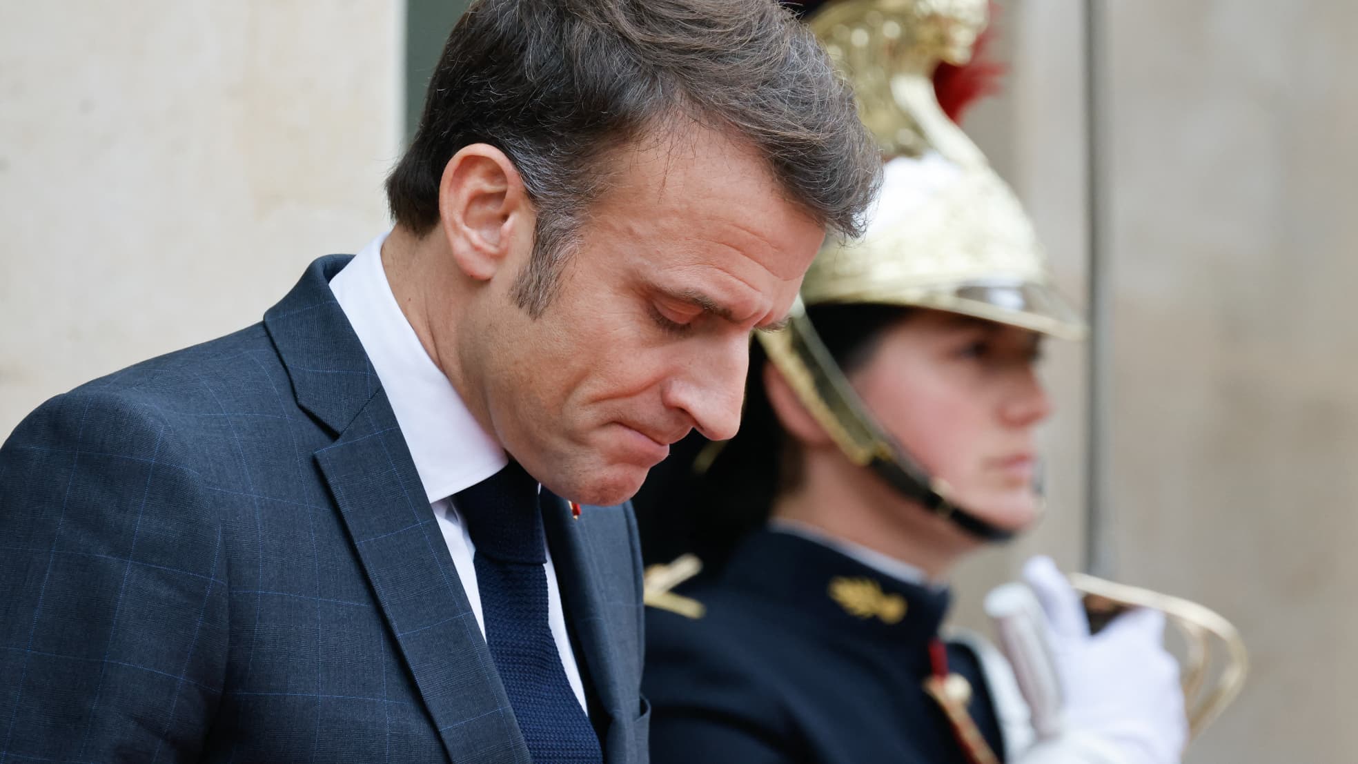 "Le problème des urgences, c'est que c'est rempli de Mamadou" : Macron critiqué pour des propos rapportés qualifiés de "racistes", démentis par l'Elysée