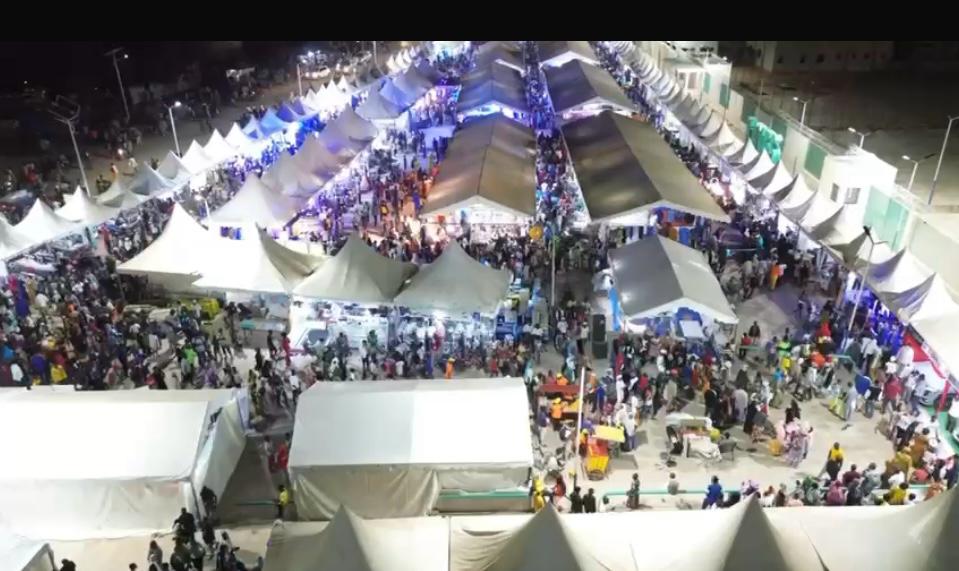 Foire Expo Kayi Kunben : L’affluence des grands jours au rendez-vous au stade Abdoulaye Macoro Sissoko de Kayes. 