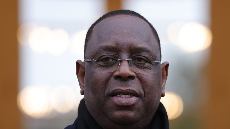 L’ancien président du Sénégal porte plainte contre X 