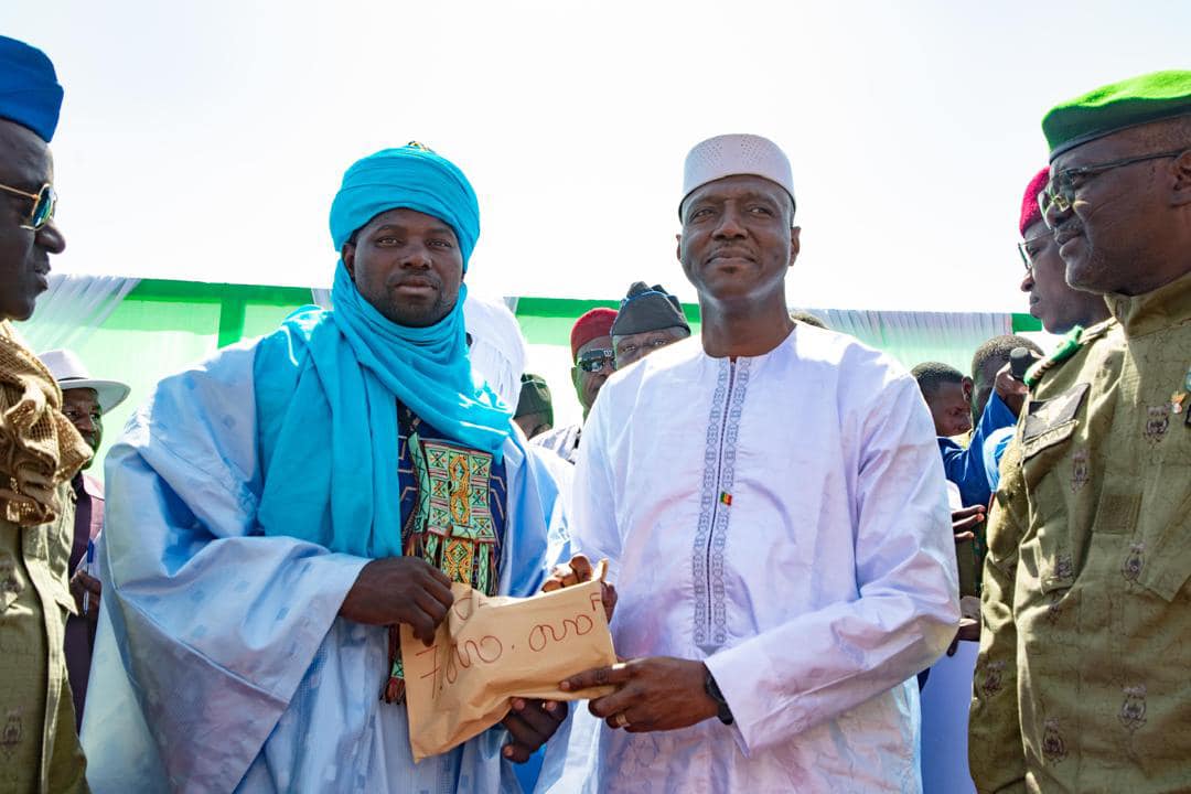 Au Niger, le premier ministre malien a assisté à la finale de la 45e édition de la lutte traditionnelle à Dosso