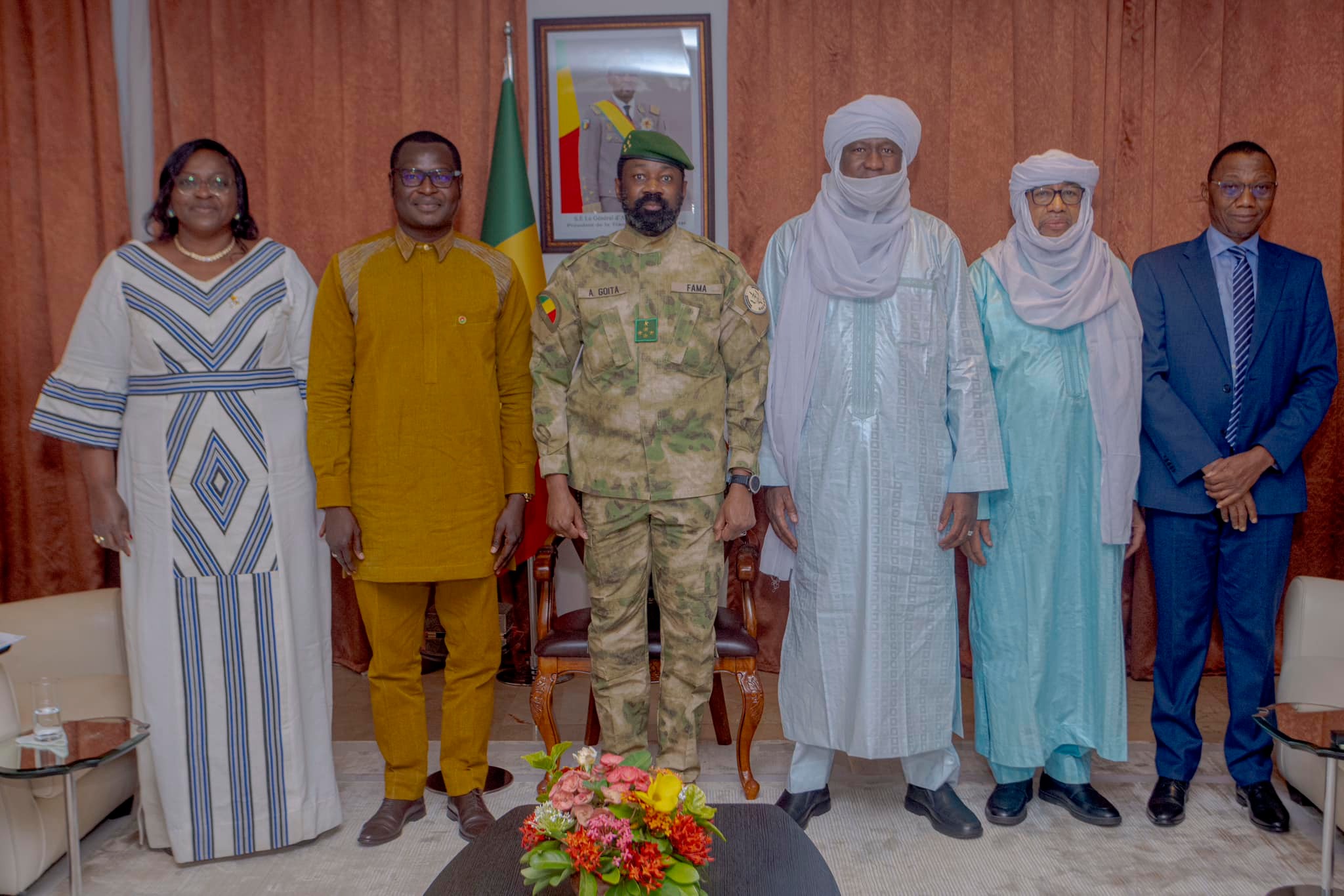 Audience : Le Président de la Transition, le Général d’Armée Assimi GOÏTA, à l’écoute des ministres de la Communication de l’AES