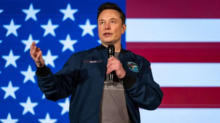 Premier League: Elon Musk aimerait racheter Liverpool, selon son père