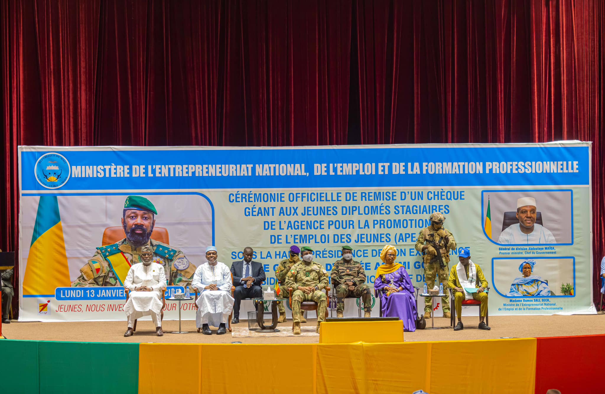 APEJ : Les jeunes diplômés ont reçu leur chèque géant !