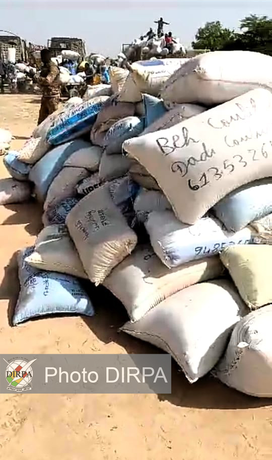 Mali : 30 tonnes de vivres livrées par les Forces Armées Maliennes à Farabougou.