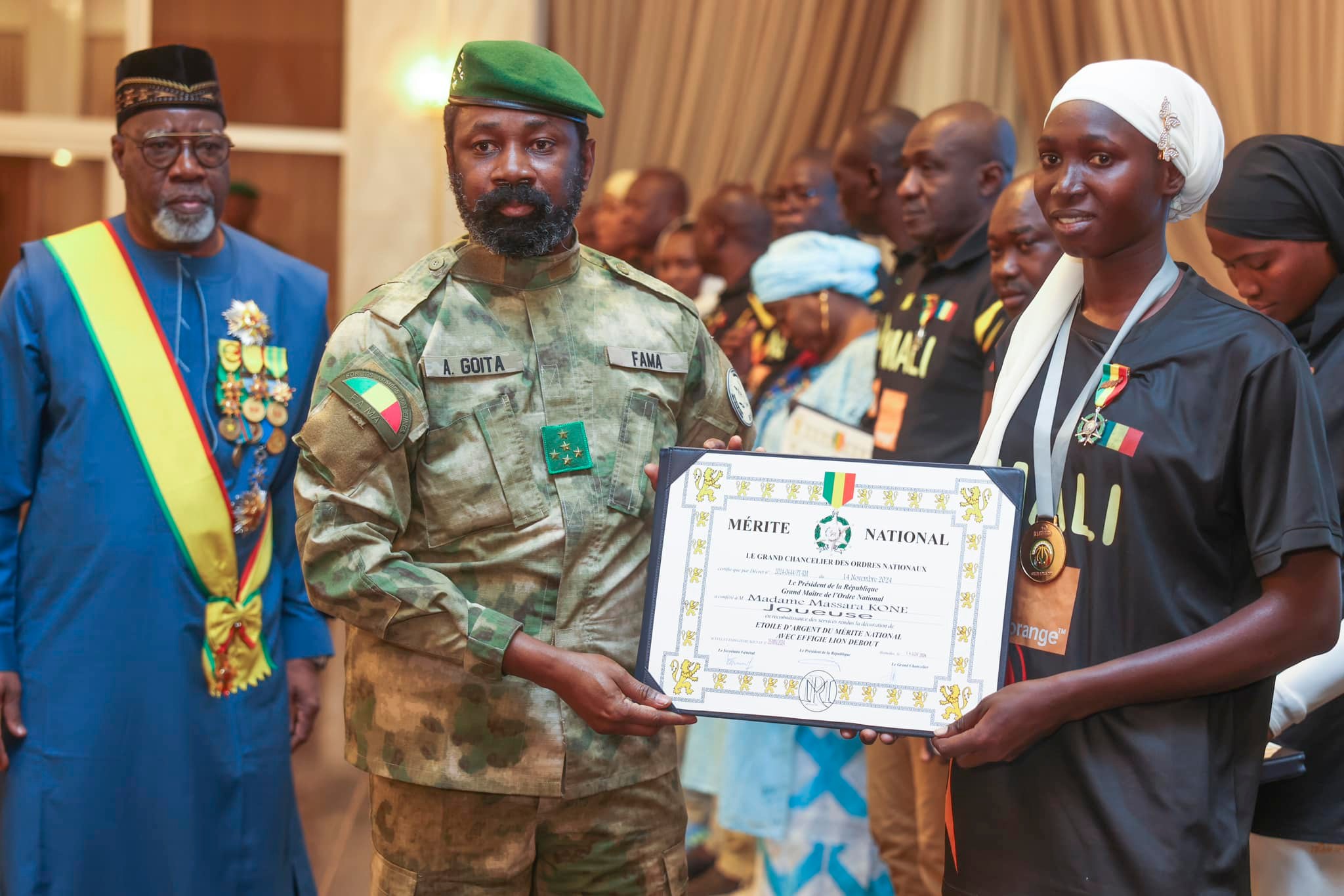 Excellence sportive : L’équipe nationale des moins de 18 ans décorée par le Président de la Transition