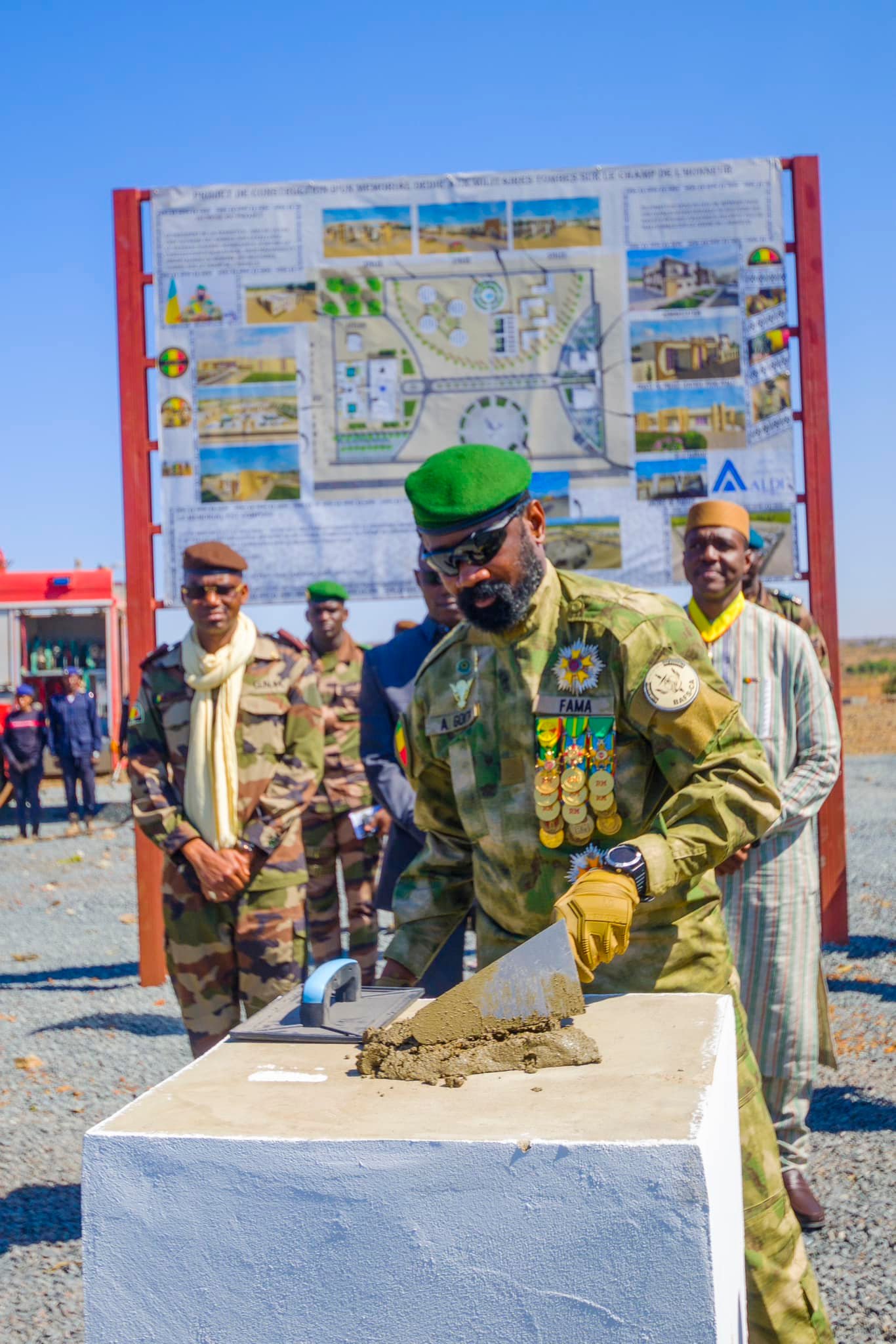KATI : Le Président de la Transition pose la première pierre du monument des militaires