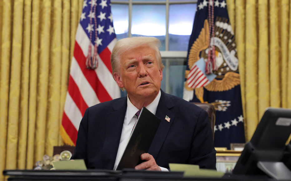 « Vous êtes virés ! » : Donald Trump limoge quatre hauts responsables de l’administration nommés par Biden