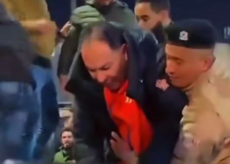 Le chef de la police judiciaire libyenne, arrêté en Italie, rentre à Tripoli accueilli en héros – vidéo