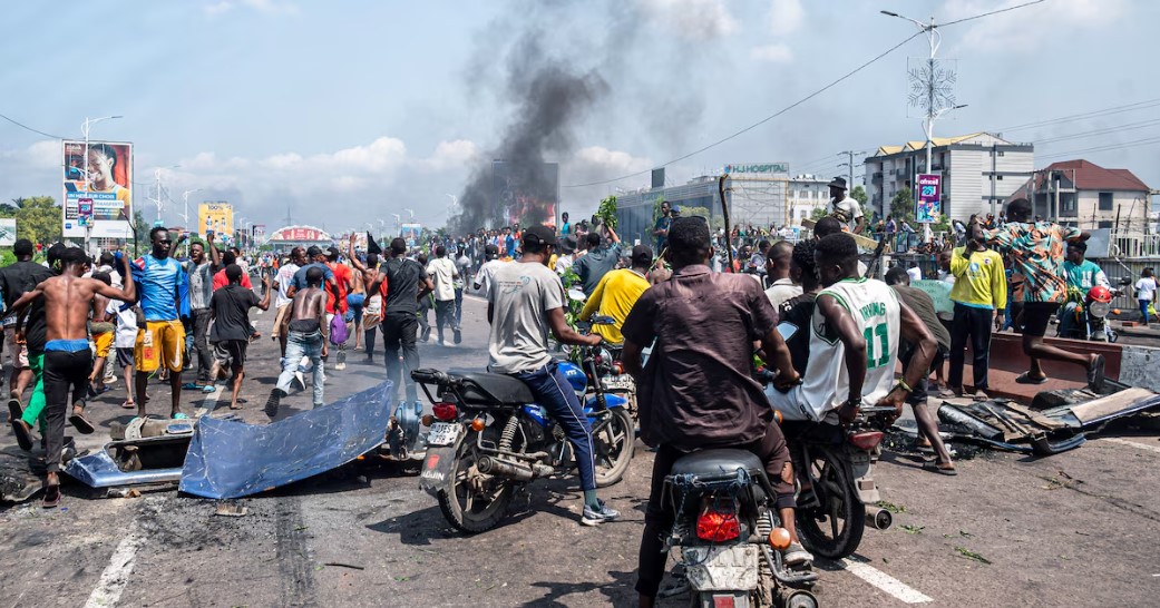RDC : l’ambassade de la France attaquée par des manifestants à Kinshasa