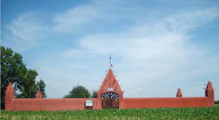 France : Un cimetière dédié aux tirailleurs africains dégradé dans le Rhône, Emmanuel Macron s’indigne