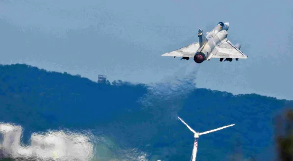 Les premiers Mirage 2000 français livrés à l'Ukraine, annonce Lecornu