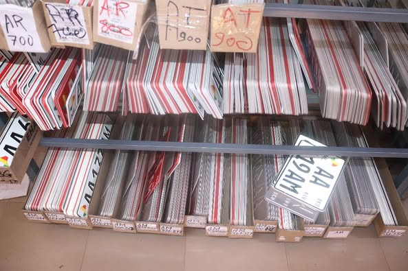 Automobiles : Les propriétaires de véhicules traînent le pas