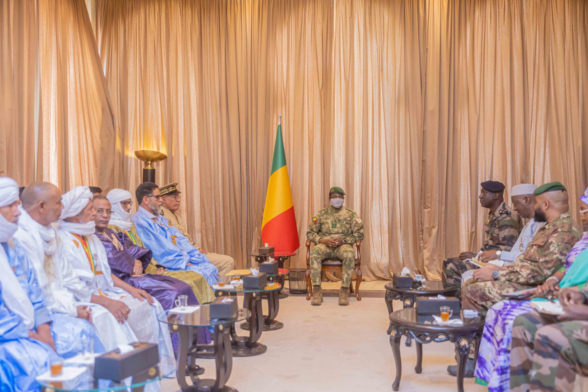 Le Général d’Armée Assimi GOÏTA reçoit une délégation du Haut Conseil Berabich