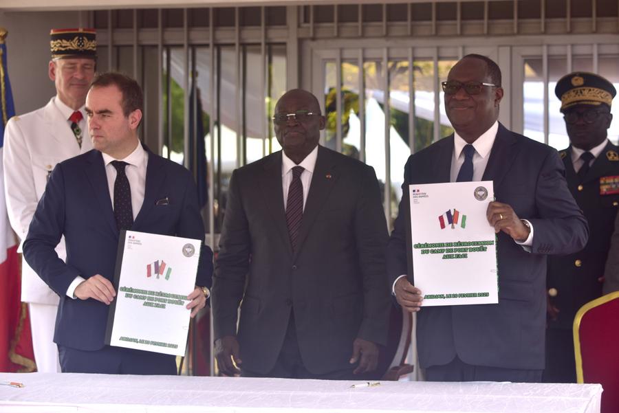 La France rétrocède officiellement sa base militaire de Port-Bouët à la Côte d'Ivoire