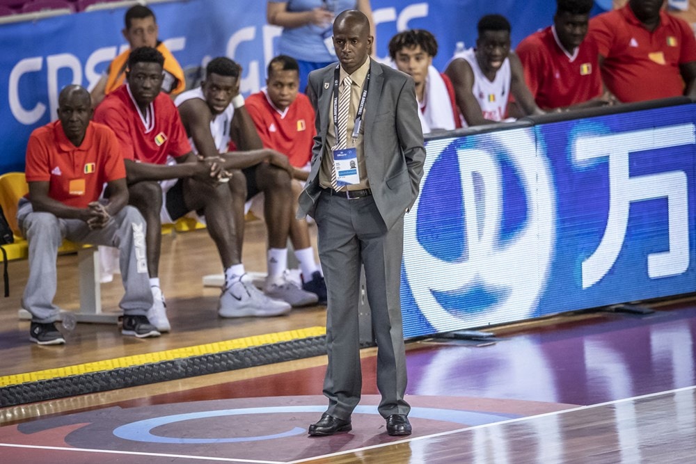 El hadji Dicko, sélectionneur de l’équipe nationale de basket-ball a propos de La dernière fenêtre des éliminatoires de l’Afrobasket au Maroc : “Nous partons à Rabat pour nous battre et avoir notre ticket pour la phase finale de l’Afrobasket 2025”