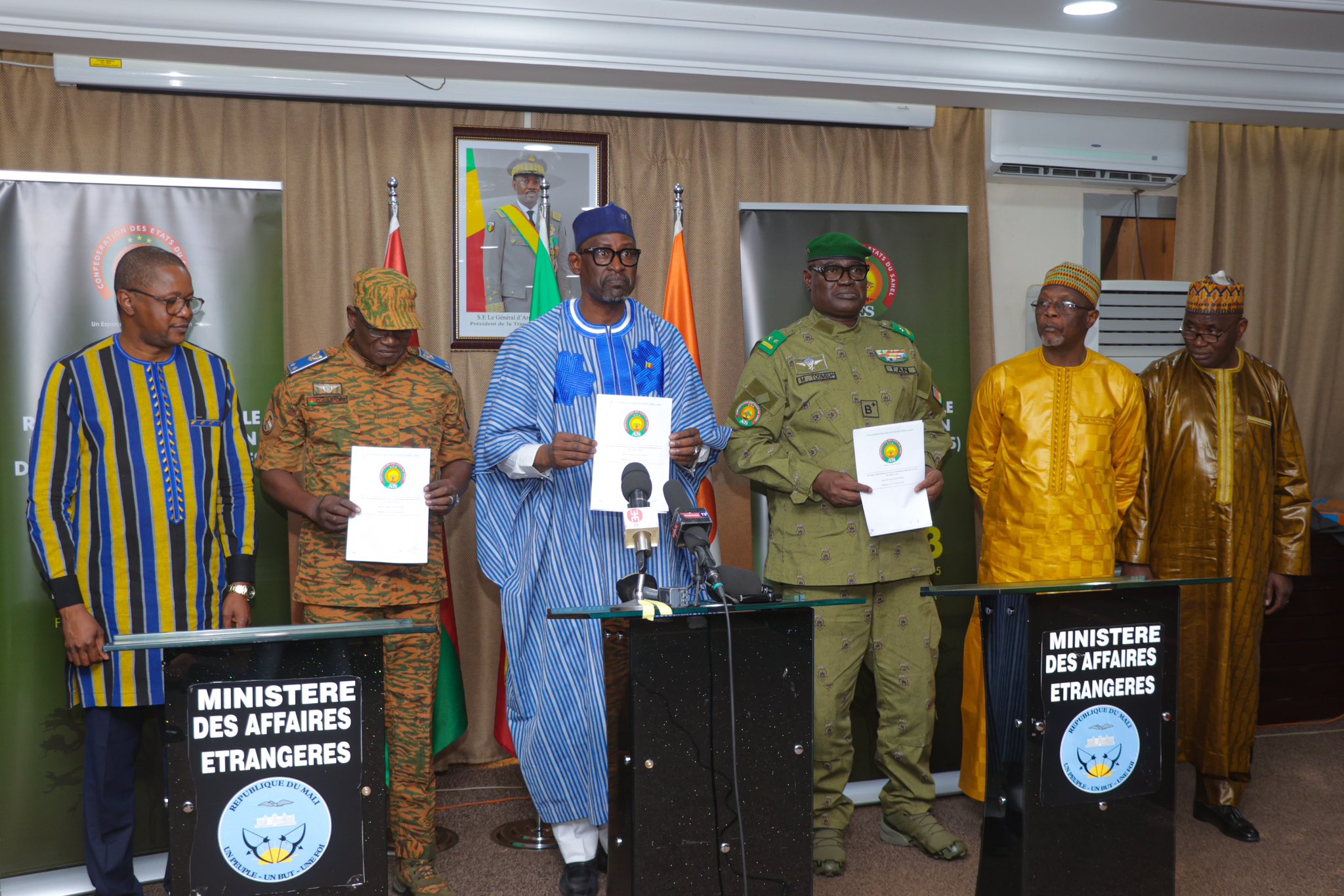 Communiqué final de la rencontre ministérielle de la Confédération des états du Sahel (AES) tenue à Bamako les 22 et 23 février 2025. 