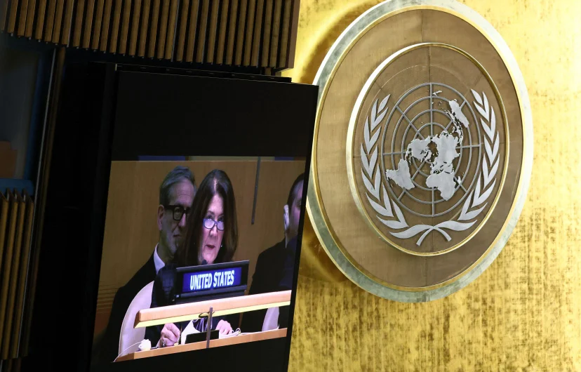 À l’ONU, les États-Unis votent avec la Russie, refusant de soutenir l’Ukraine