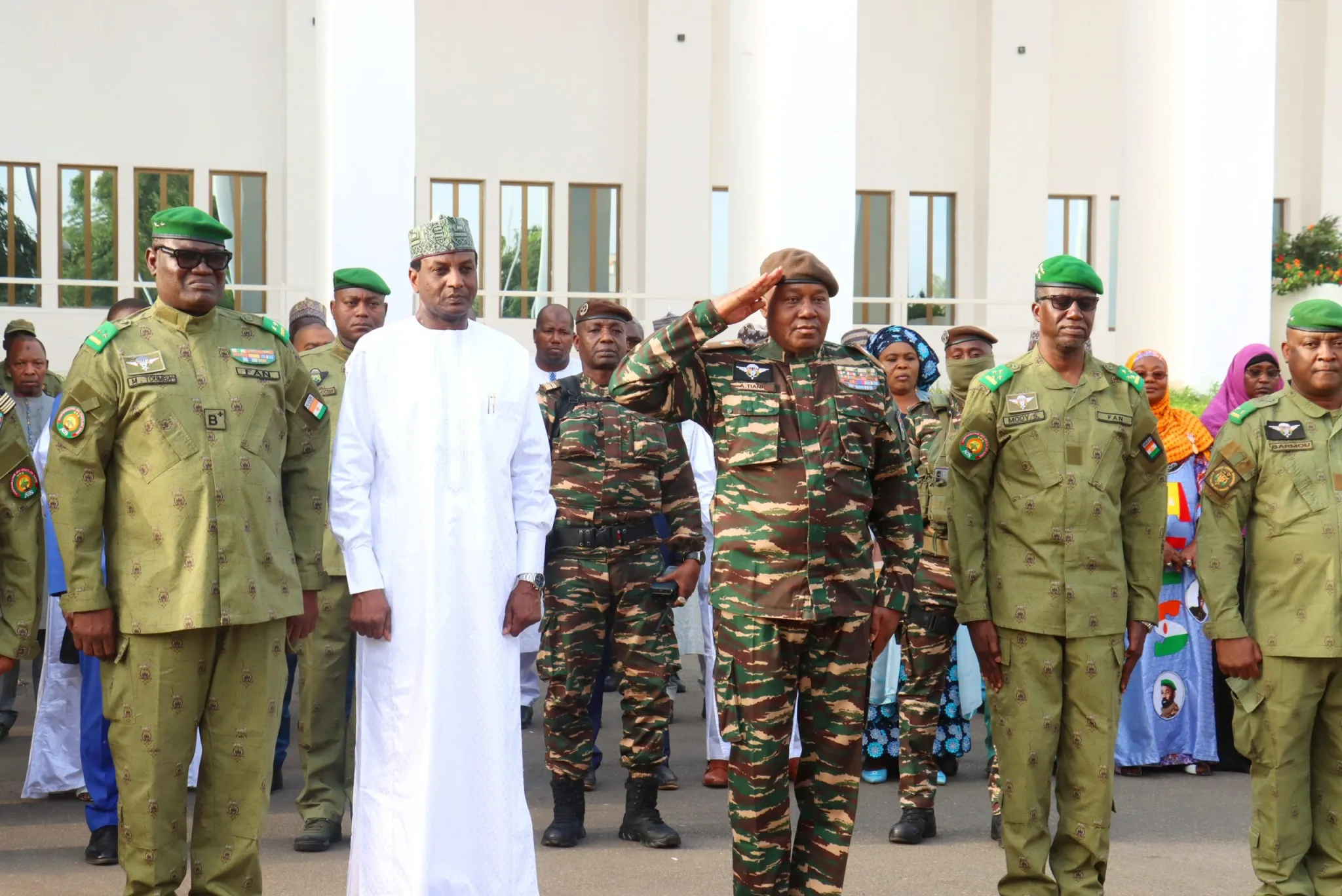 Niger : Montée du drapeau de l’AES au palais de la Présidence