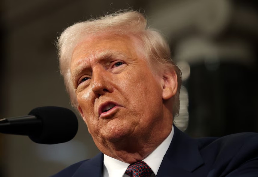 Trump lance un “dernier avertissement” au Hamas et menace “le peuple de Gaza”: “Si vous gardez des otages, vous êtes morts”