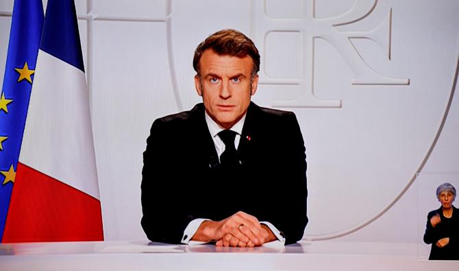 Macron appelle les Français au "courage" face à un "monde de dangers"