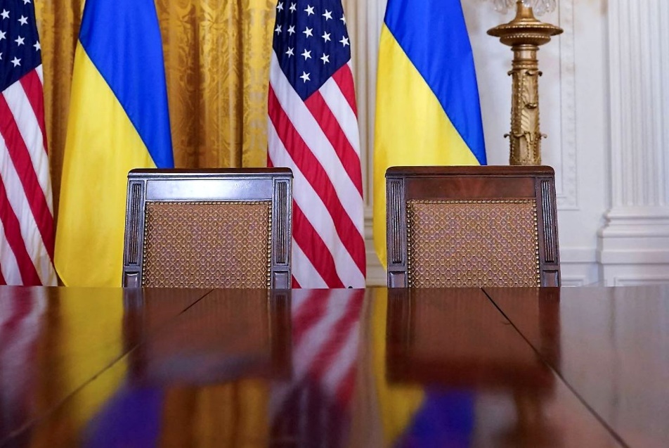 Clash Trump-Zelensky : la suspension de l’aide militaire pour l’Ukraine