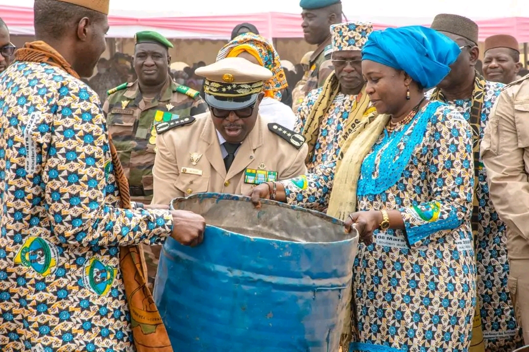 Célébration de la Journée du 8 mars : un important lot de matériel d'assainissement remis aux femmes de Koutiala