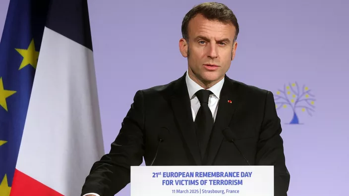 Terrorisme: «Plus ils nous haïssent, plus ils nous grandissent», lance Macron