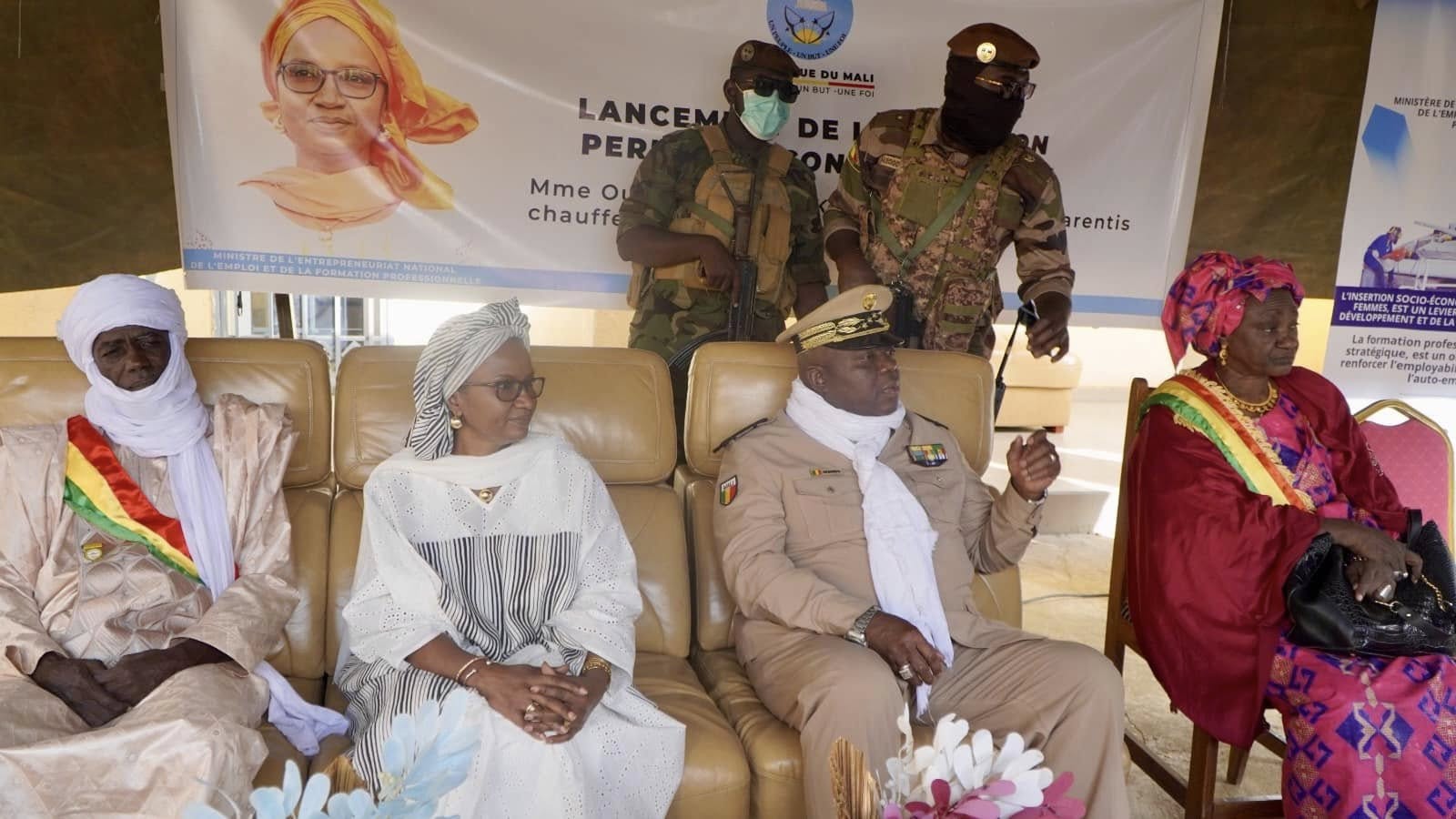 Visite de terrain : Madame Oumou Sall Seck à Gao renforcer l’emploi et la formation professionnelle