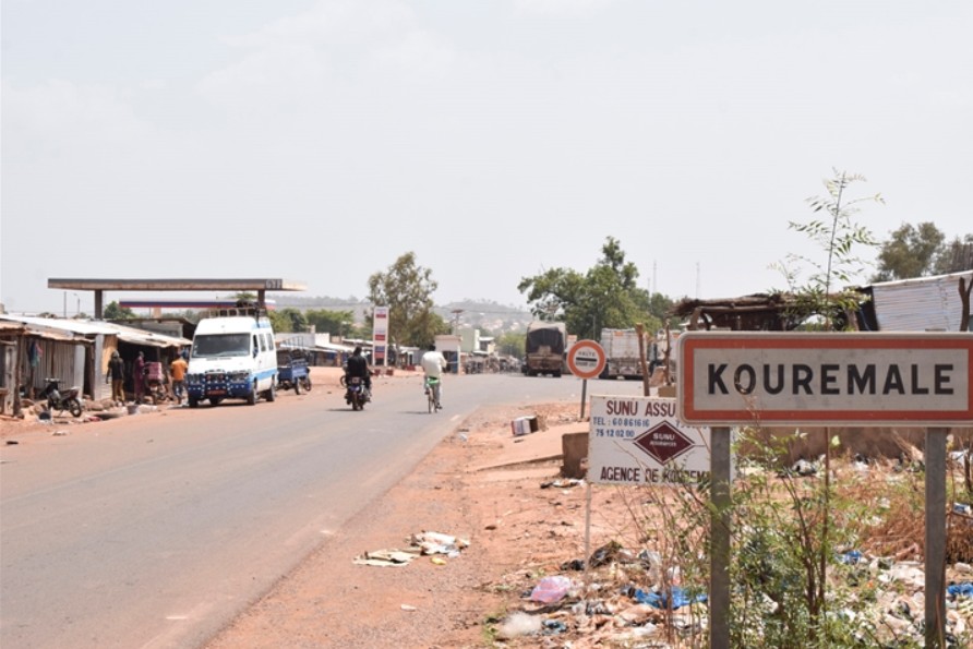 Incidents Sécuritaires à la frontière Guinéo-Malienne : L’ambassadeur Sekouba Donsoba Kouyaté à Kouremalé Guinée pour sensibiliser les populations